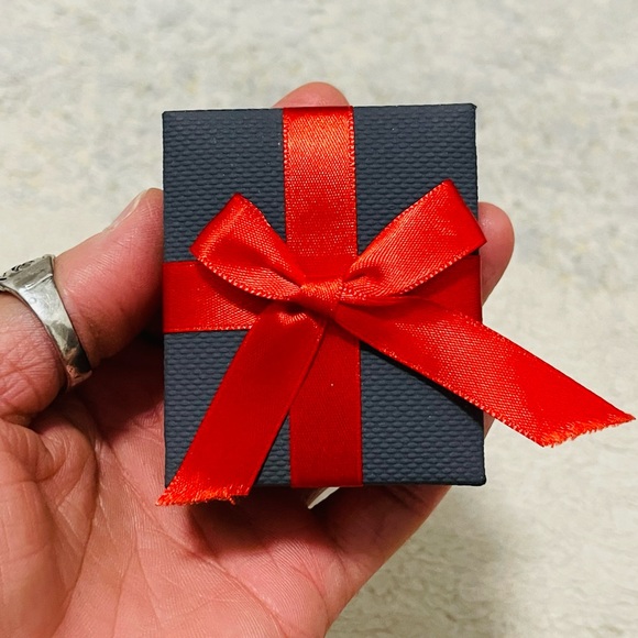 NIB $124.98 Value Sterling Silver With White Diamonds Square Shape Stud Earrings - Picture 8 of 9